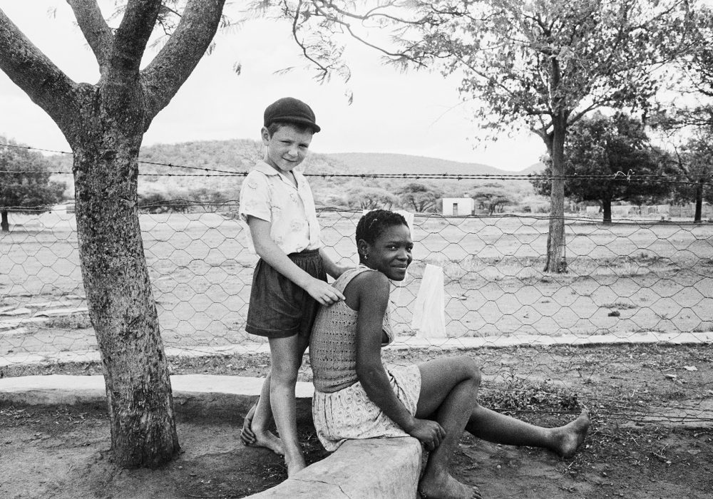 A farmer’s son with his nursemaid, Heimweeberg, Nietverdiend